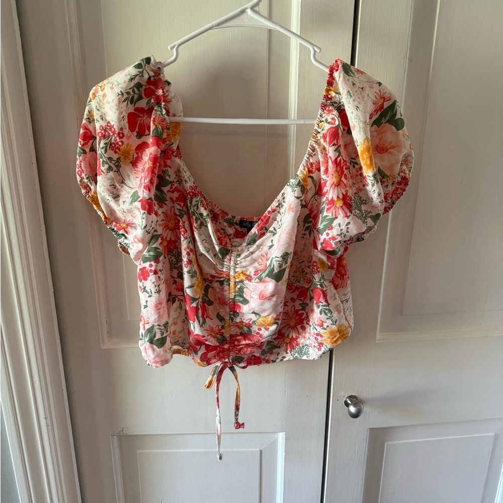 NWT Lily Rose Red and White Ruched Crop Blouse